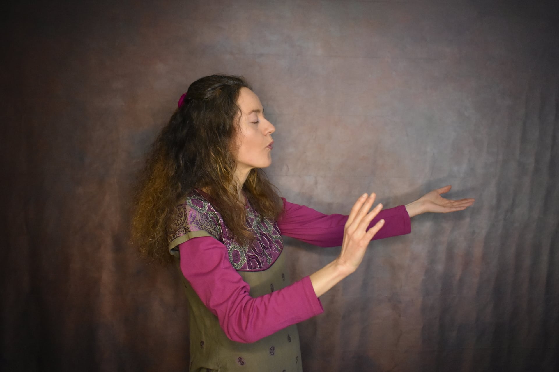 Overtone singing with Belen Prado from Natural Tuning